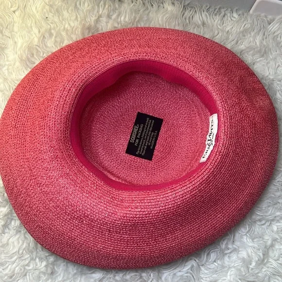 Eric Javits Strawberry Squishy hat - Picture 10 of 10